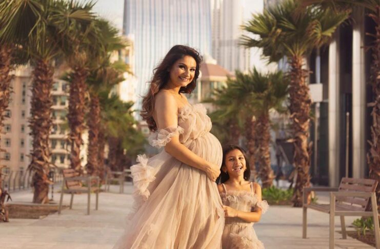 Dimpy Ganguly shares picture with daughter Reena
