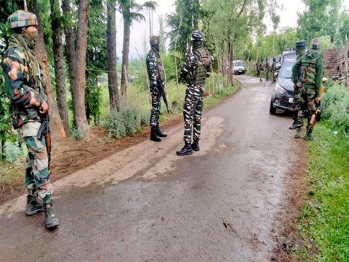 Army personnel, civilian injured in Kulgam encounter