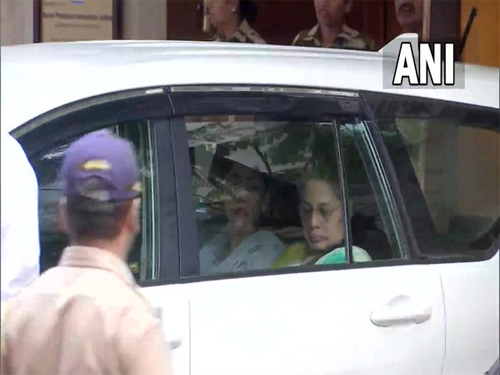 Patra Chawl Case Sanjay Raut's wife Varsha reaches ED office