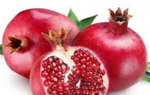eat pomegranate