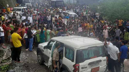 Ankita Bhandari Murder blocked Badrinath-Rishikesh highway